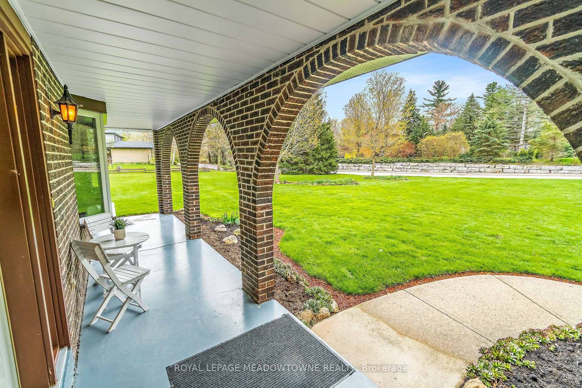 Photo 6 of 39 Wildwood Road, Halton Hills, Glen Williams — HOMEH