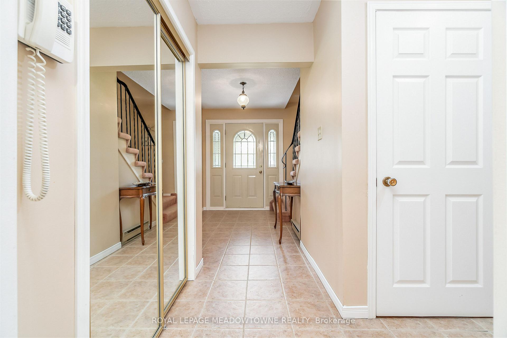 Photo 7 of 39 Wildwood Road, Halton Hills, Glen Williams — HOMEH