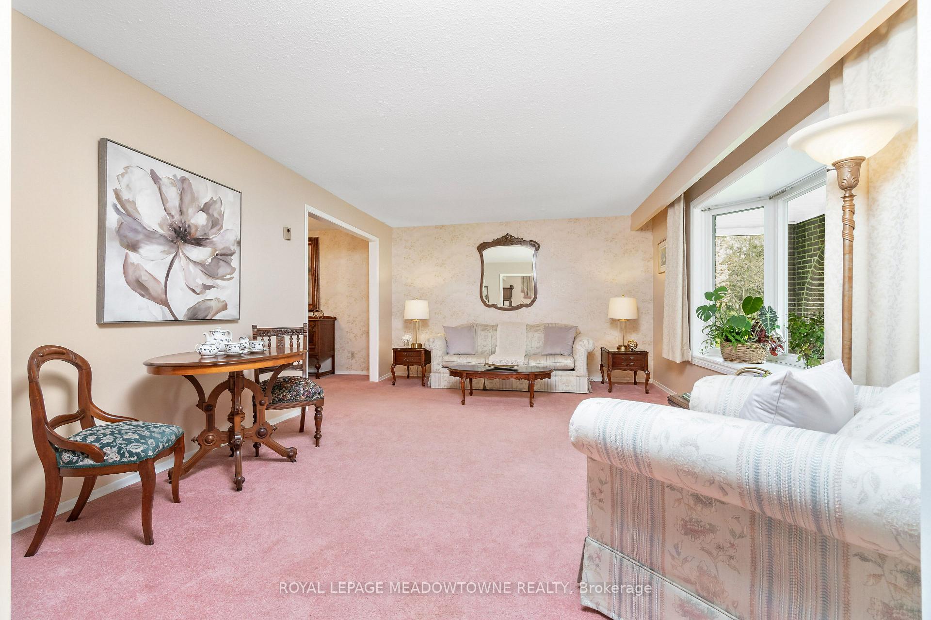 Photo 8 of 39 Wildwood Road, Halton Hills, Glen Williams — HOMEH