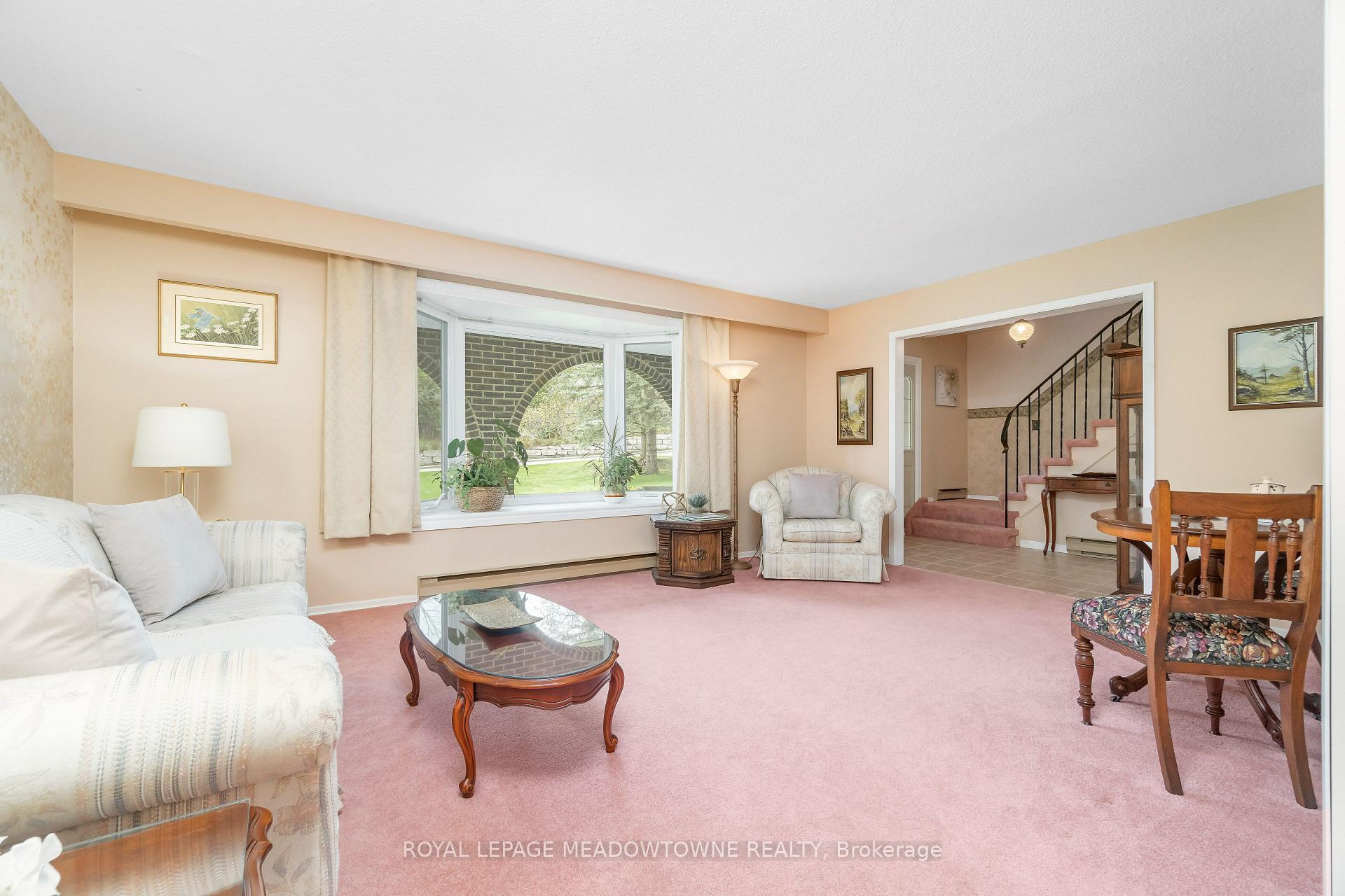 Photo 9 of 39 Wildwood Road, Halton Hills, Glen Williams — HOMEH