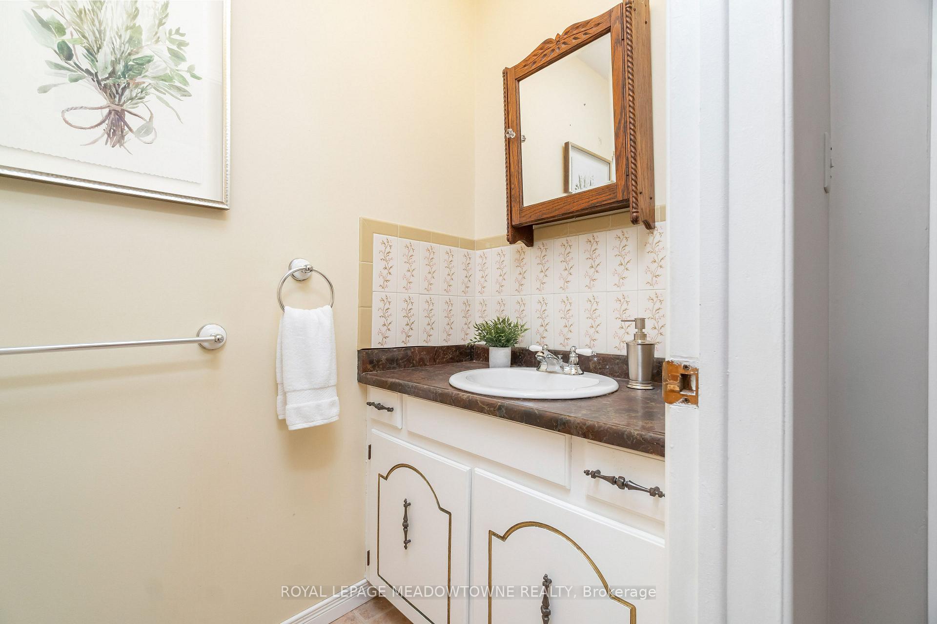 Photo 23 of 39 Wildwood Road, Halton Hills, Glen Williams — HOMEH