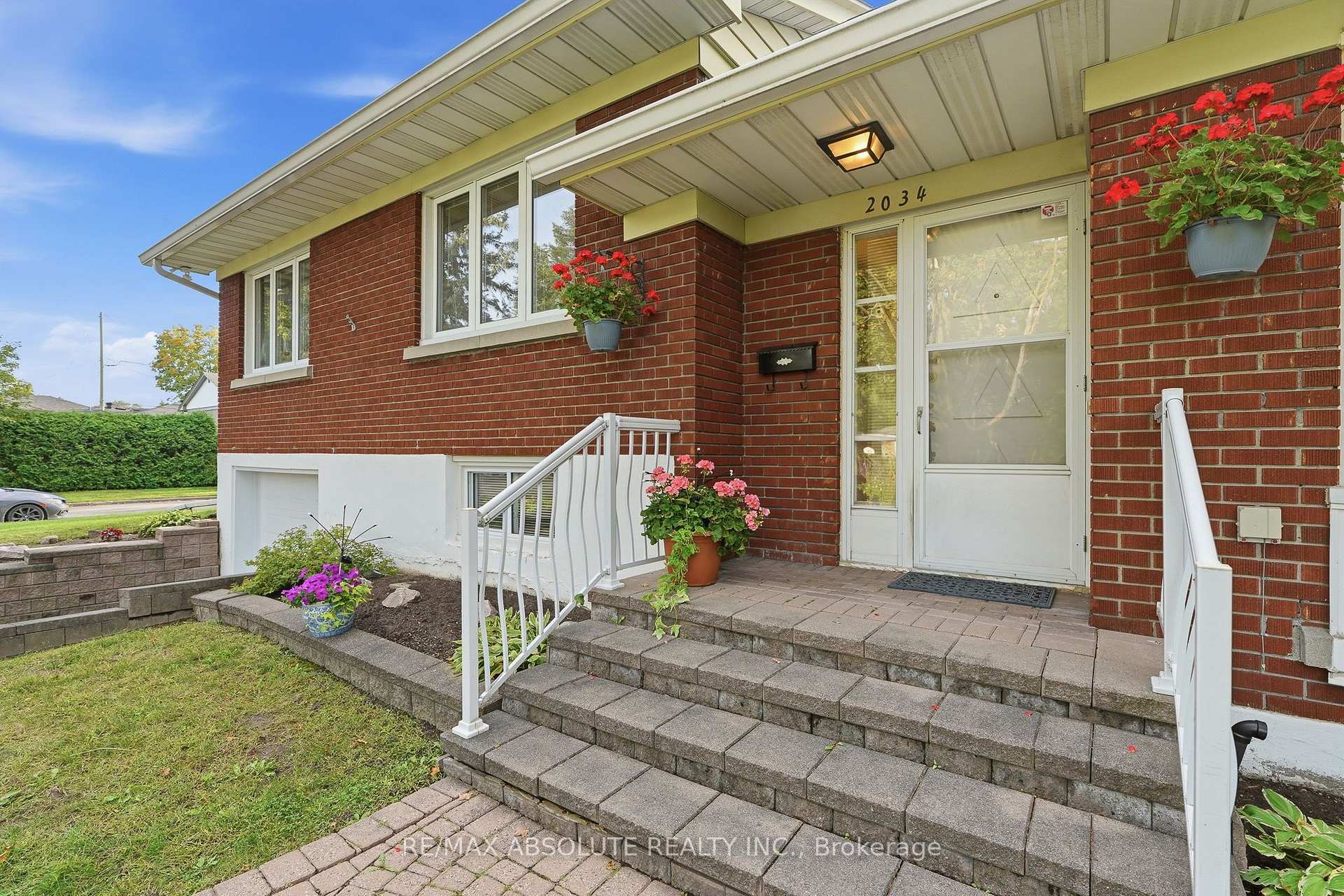 Photo 3 of 2034 Camrose Street, Ottawa, Elmvale Acres — HOMEH