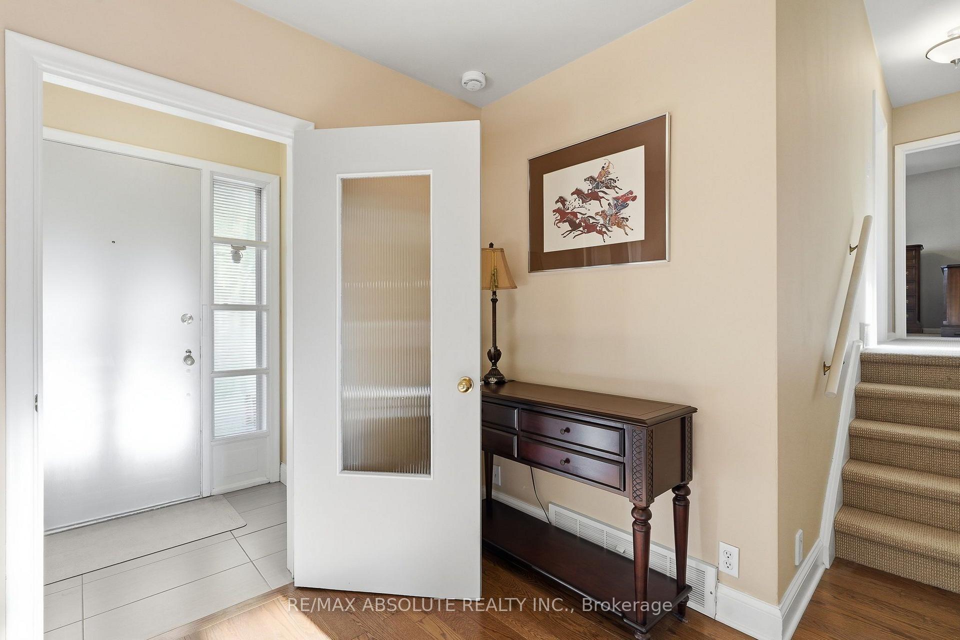 Photo 4 of 2034 Camrose Street, Ottawa, Elmvale Acres — HOMEH