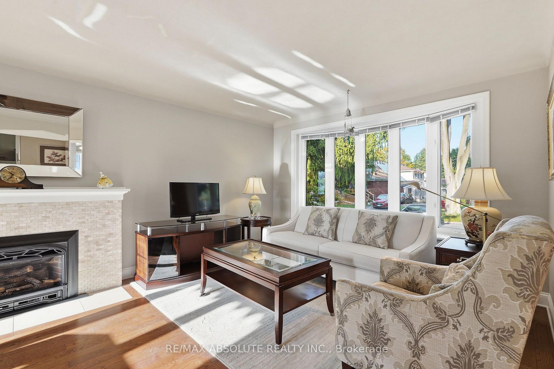 Photo 5 of 2034 Camrose Street, Ottawa, Elmvale Acres — HOMEH