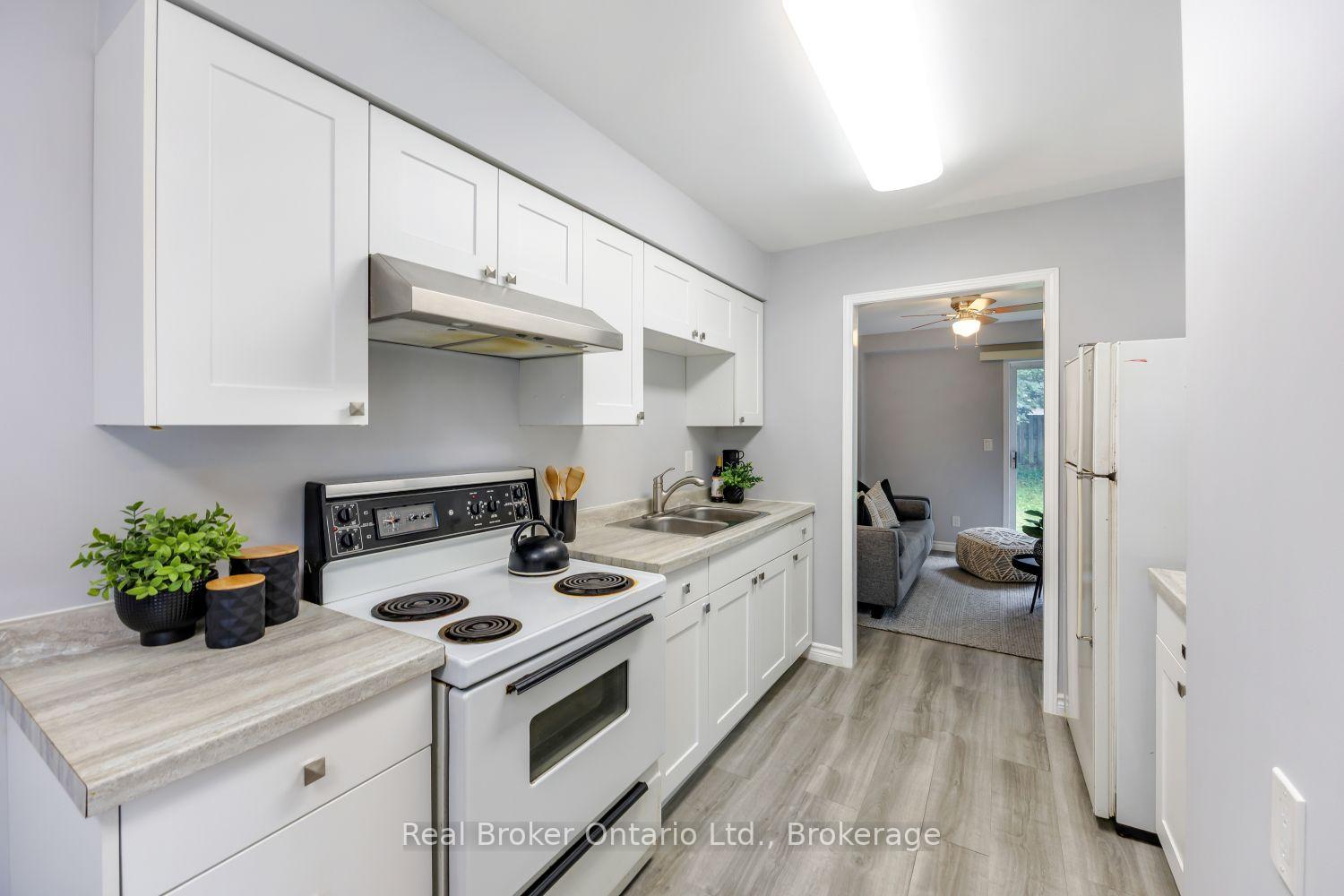 Photo 8 of 23 Mann Street, Clarington, Bowmanville — HOMEH