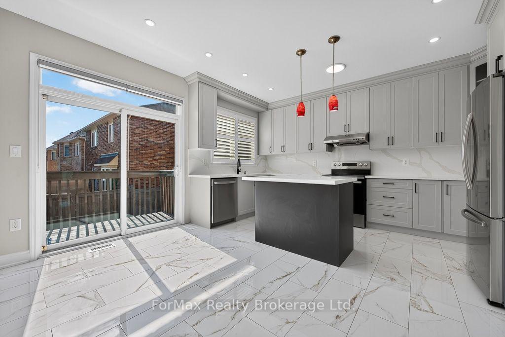 Photo 9 of 35 Seascape Crescent, Brampton, Bram East — HOMEH