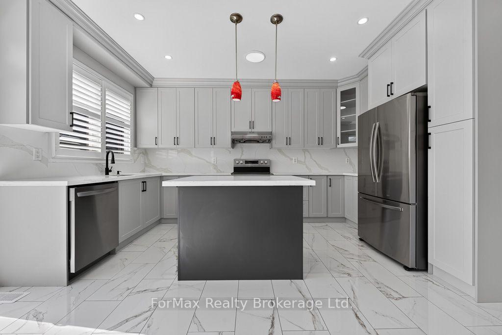 Photo 10 of 35 Seascape Crescent, Brampton, Bram East — HOMEH