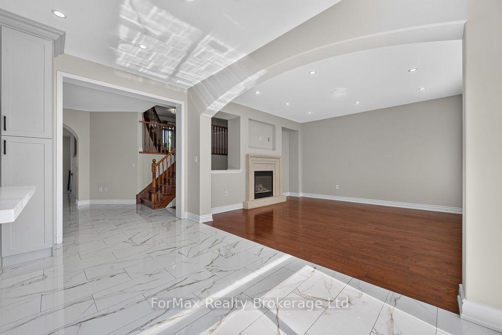 Photo 11 of 35 Seascape Crescent, Brampton, Bram East — HOMEH