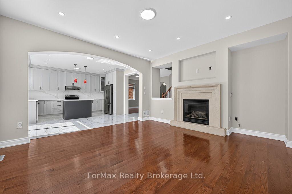 Photo 12 of 35 Seascape Crescent, Brampton, Bram East — HOMEH
