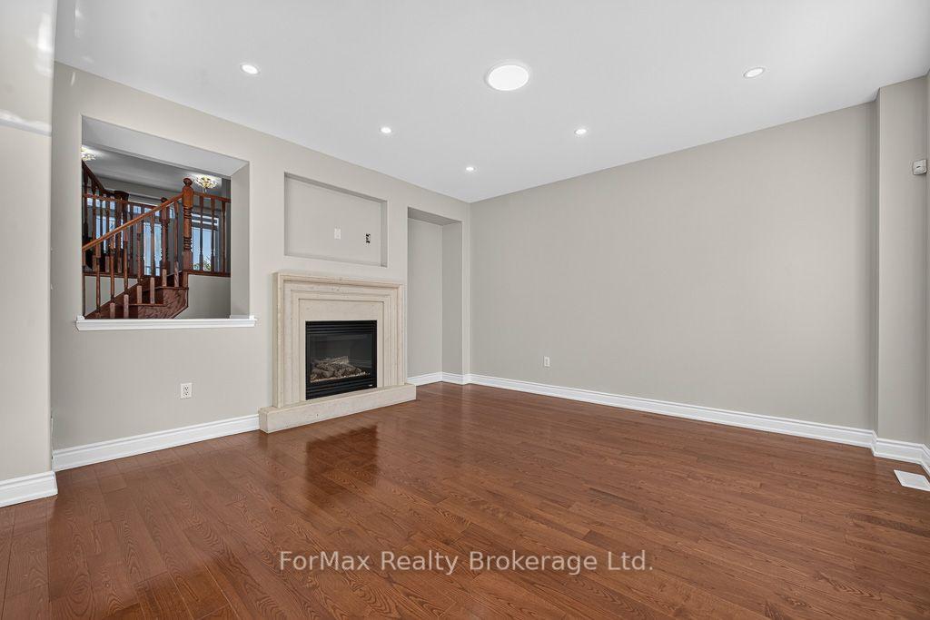Photo 13 of 35 Seascape Crescent, Brampton, Bram East — HOMEH