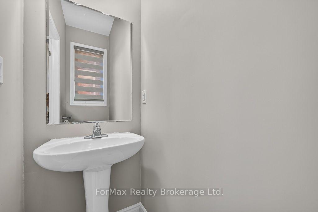 Photo 15 of 35 Seascape Crescent, Brampton, Bram East — HOMEH