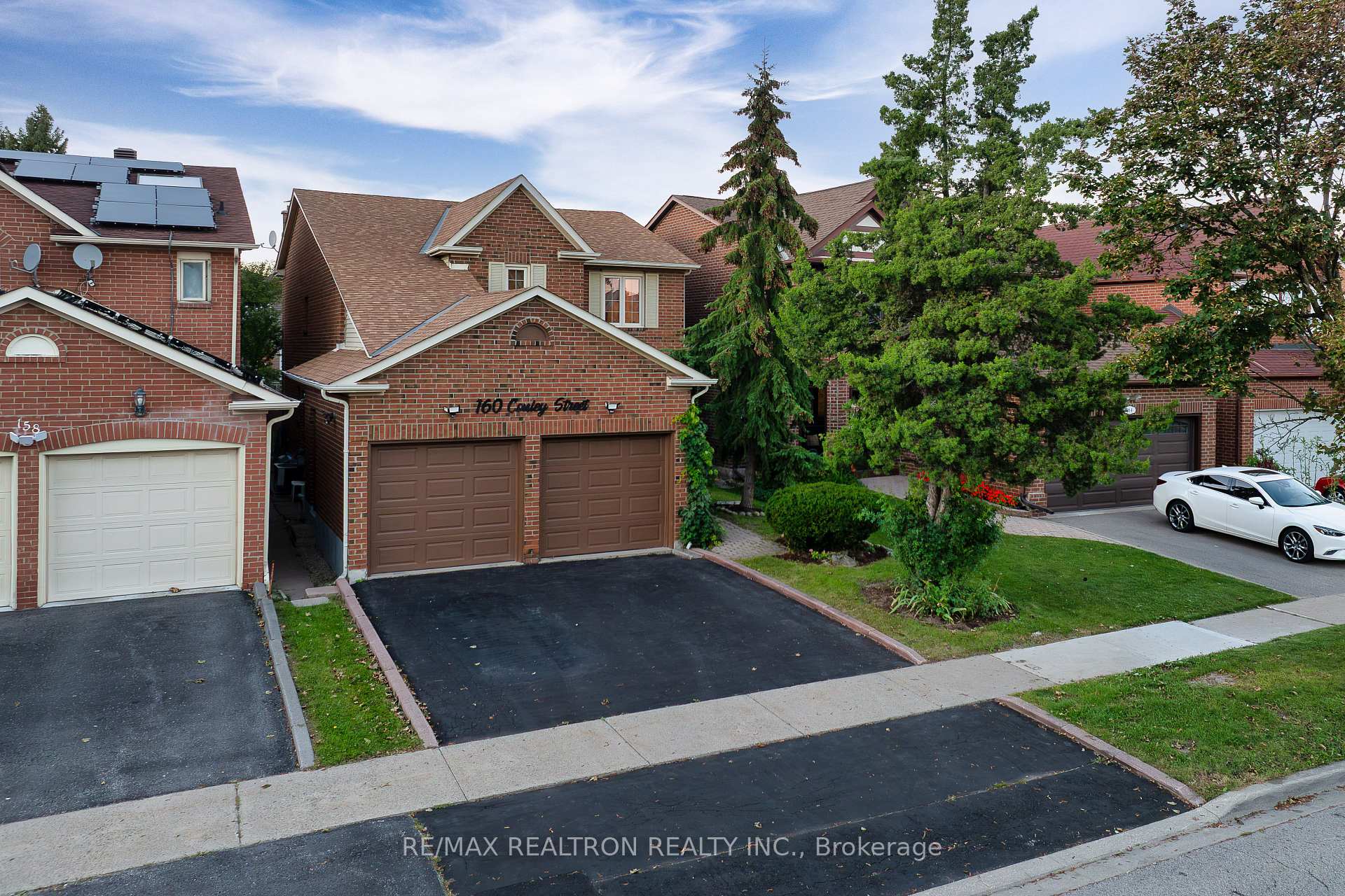 Photo 2 of 160 Conley Street, Vaughan, Lakeview Estates — HOMEH