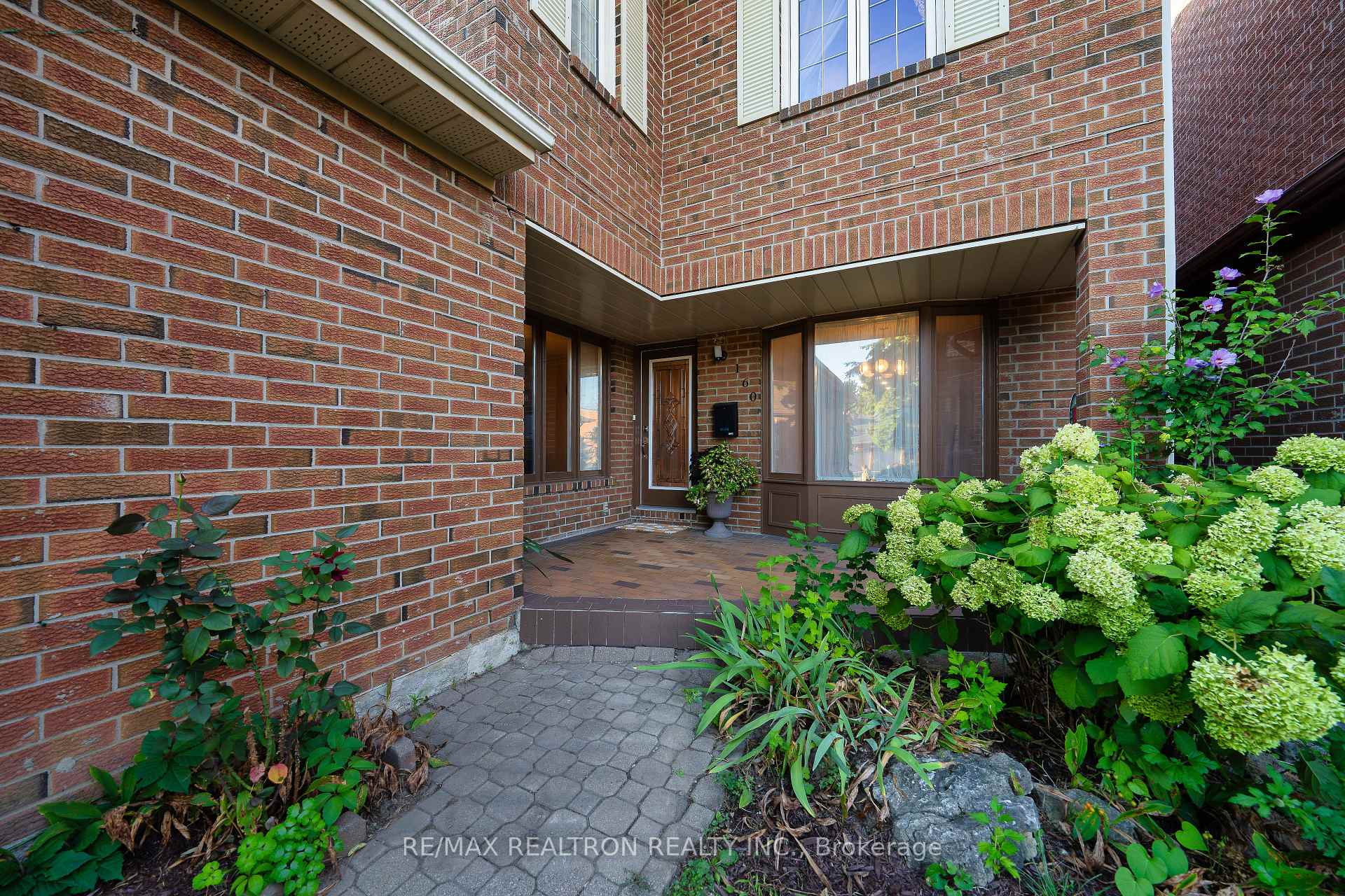 Photo 3 of 160 Conley Street, Vaughan, Lakeview Estates — HOMEH