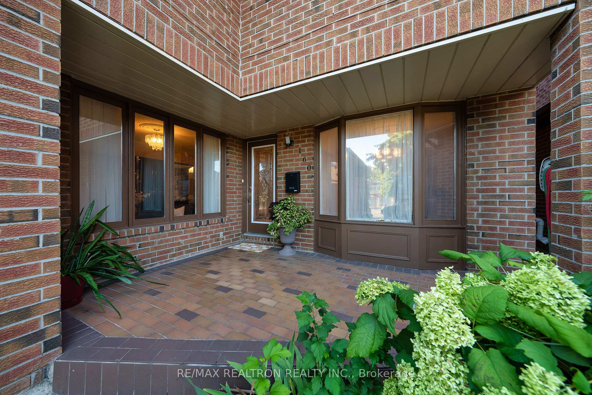 Photo 4 of 160 Conley Street, Vaughan, Lakeview Estates — HOMEH