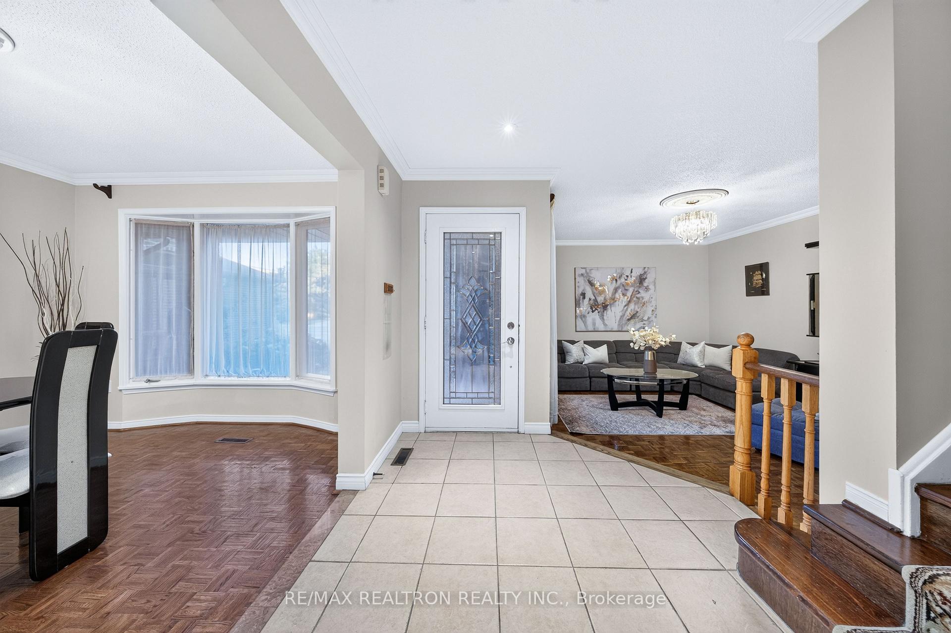 Photo 6 of 160 Conley Street, Vaughan, Lakeview Estates — HOMEH