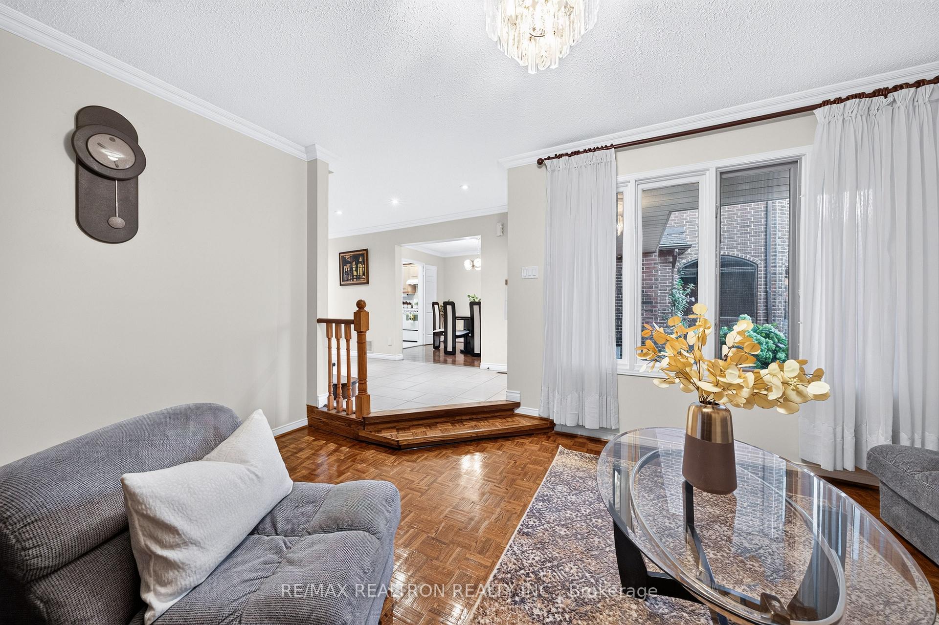 Photo 9 of 160 Conley Street, Vaughan, Lakeview Estates — HOMEH