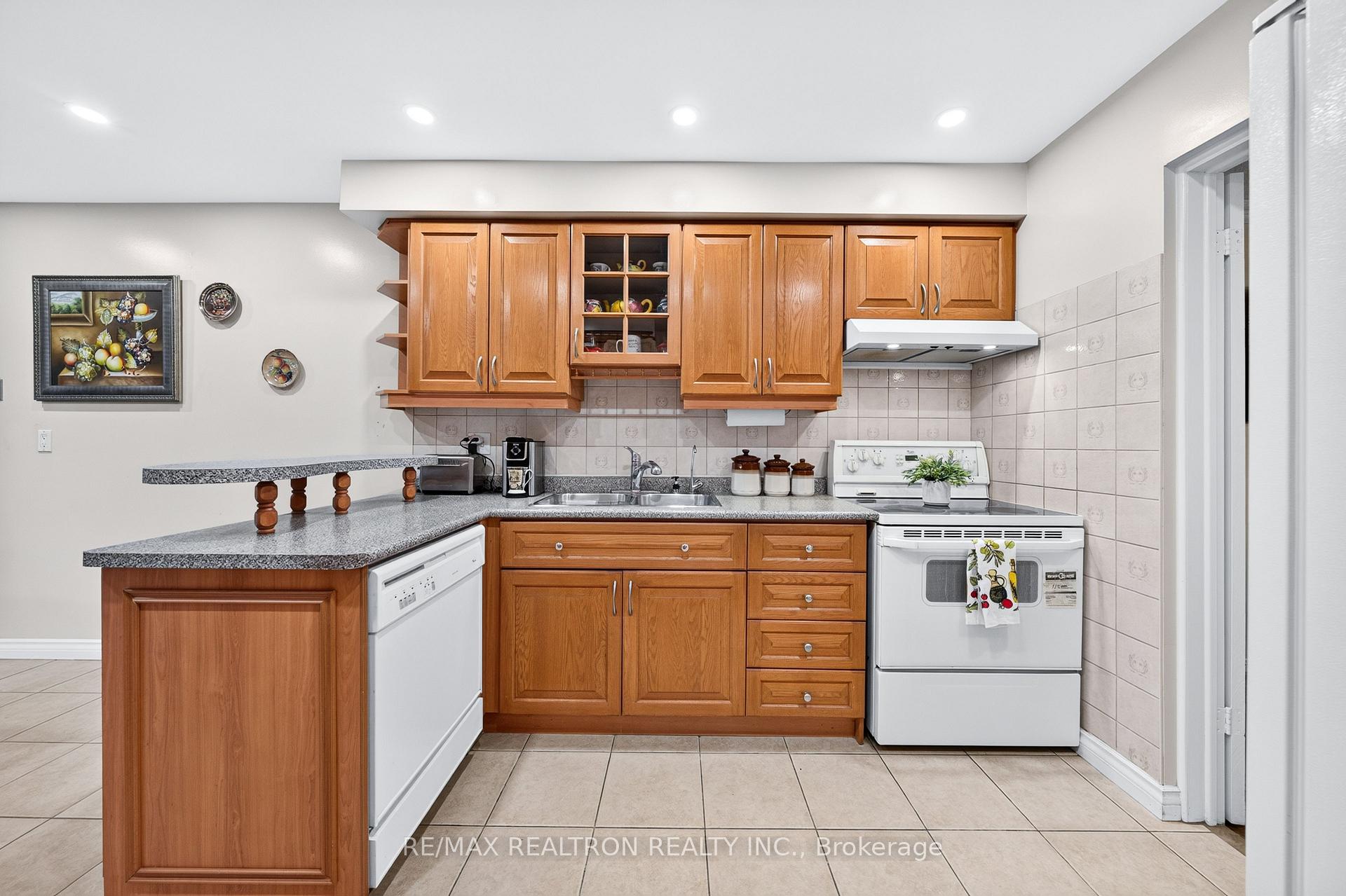 Photo 15 of 160 Conley Street, Vaughan, Lakeview Estates — HOMEH