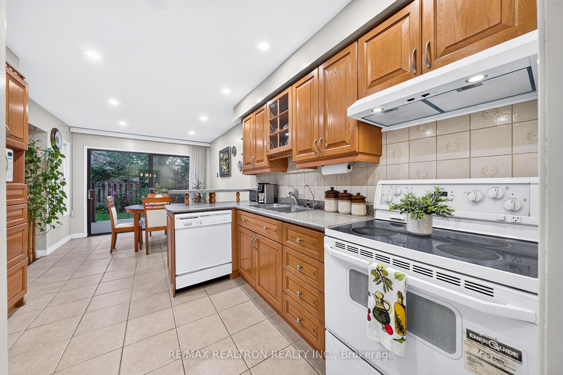 Photo 16 of 160 Conley Street, Vaughan, Lakeview Estates — HOMEH