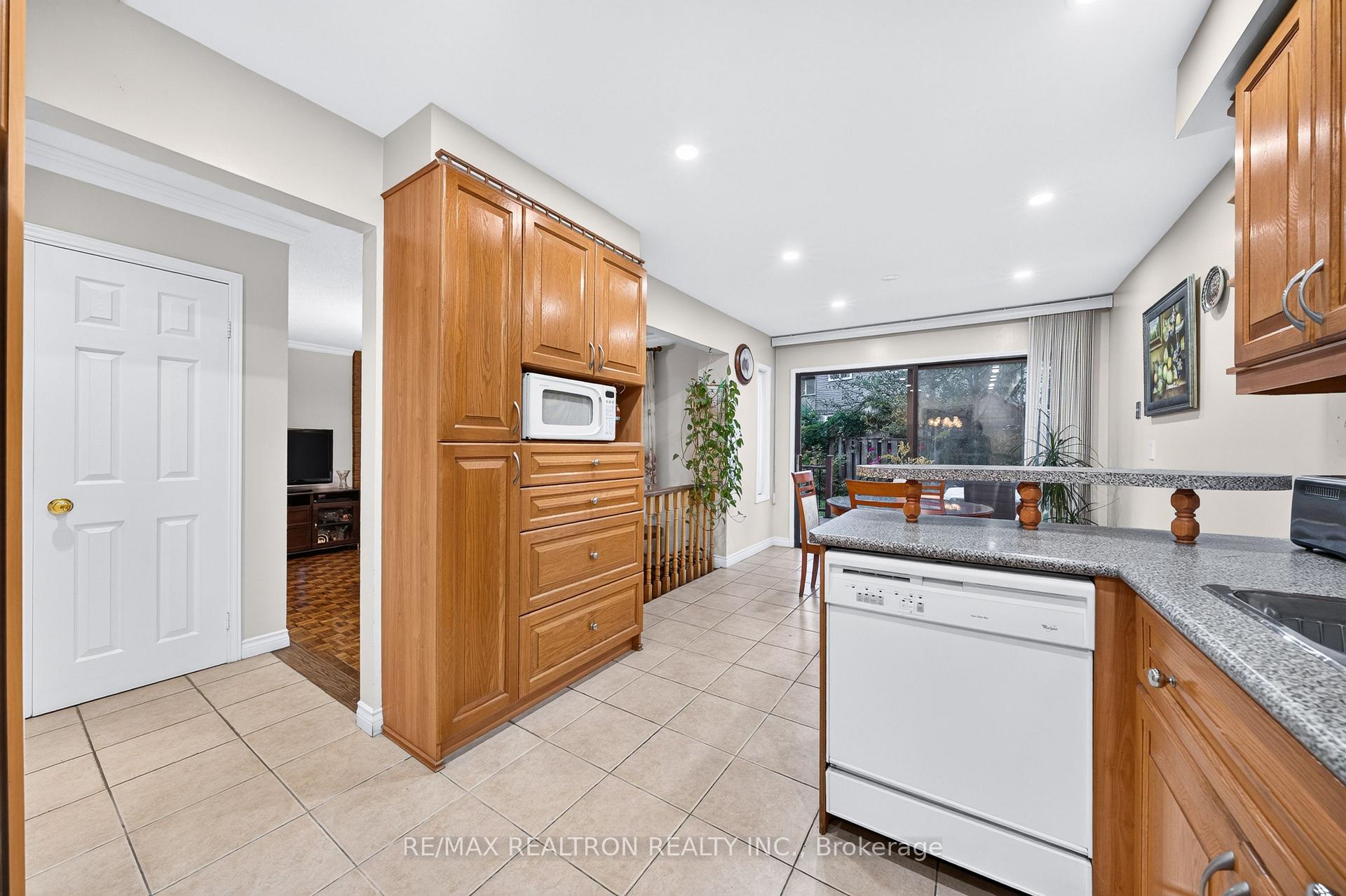 Photo 17 of 160 Conley Street, Vaughan, Lakeview Estates — HOMEH