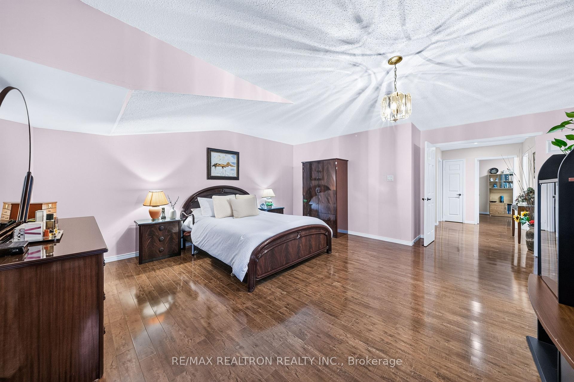 Photo 32 of 160 Conley Street, Vaughan, Lakeview Estates — HOMEH