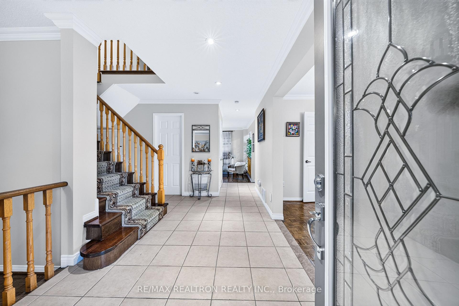 Photo 5 of 160 Conley Street, Vaughan, Lakeview Estates — HOMEH
