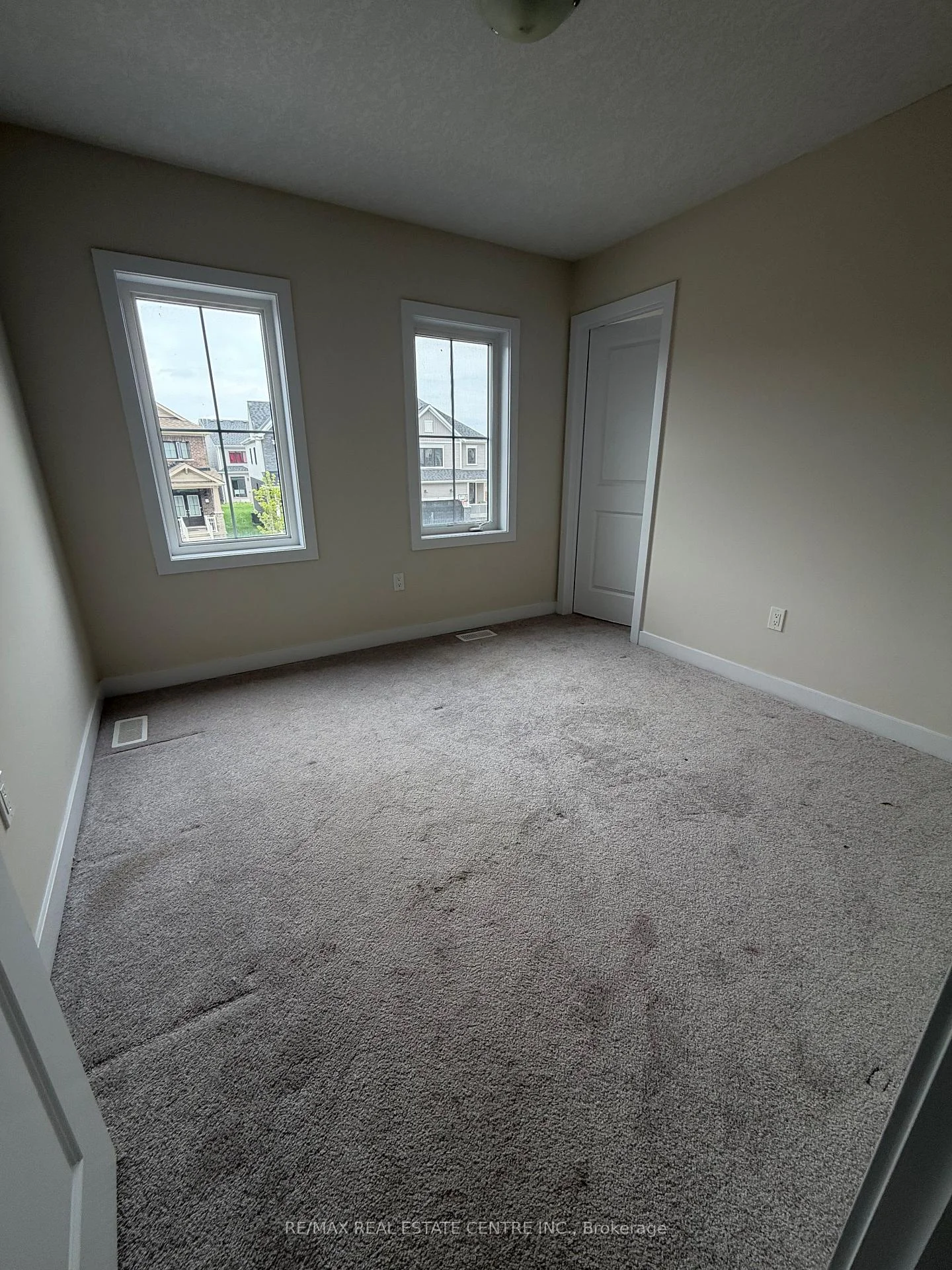 Photo 81 of 17 Downriver Drive, Welland, Dain City — HOMEH