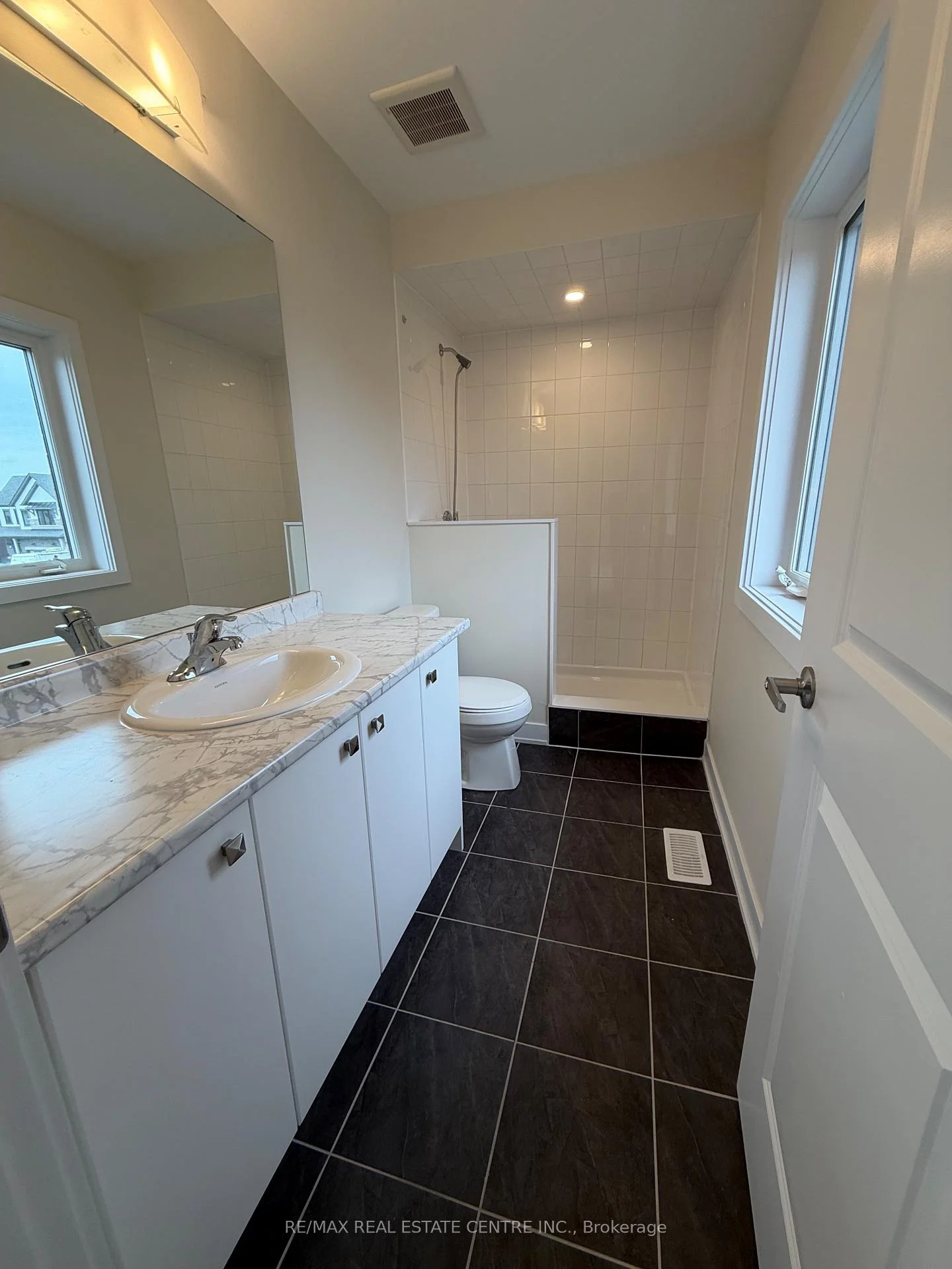 Photo 97 of 17 Downriver Drive, Welland, Dain City — HOMEH