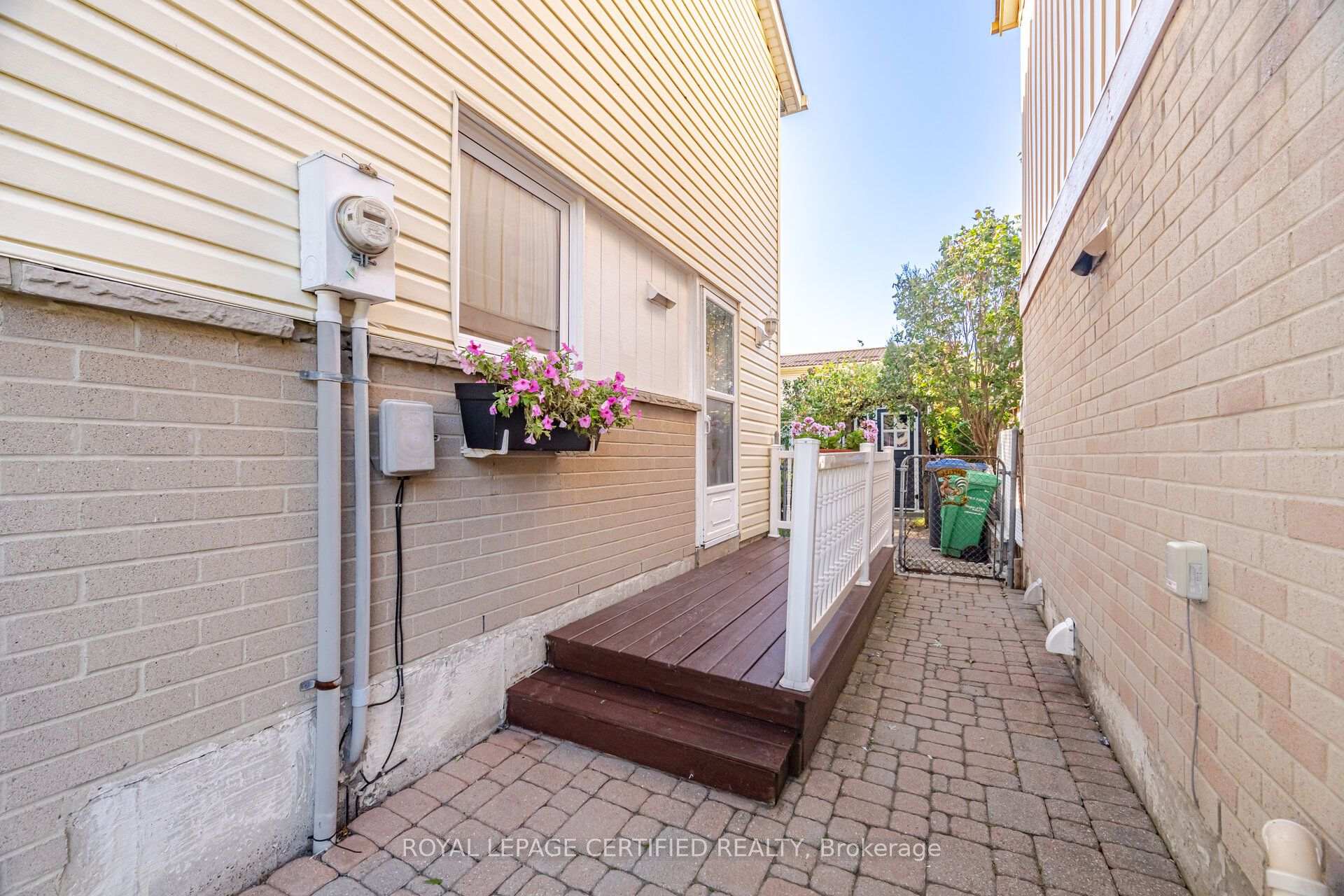 Photo 7 of 2 Grove Park Square, Brampton, Northgate — HOMEH