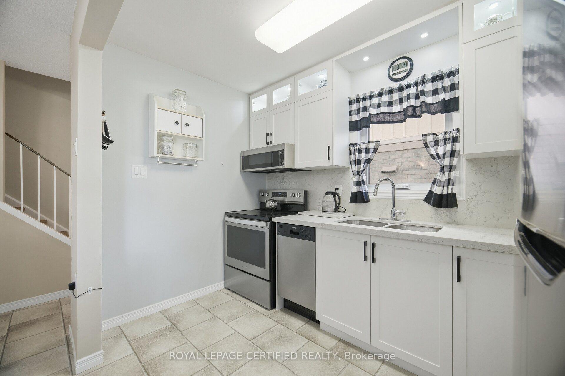 Photo 13 of 2 Grove Park Square, Brampton, Northgate — HOMEH