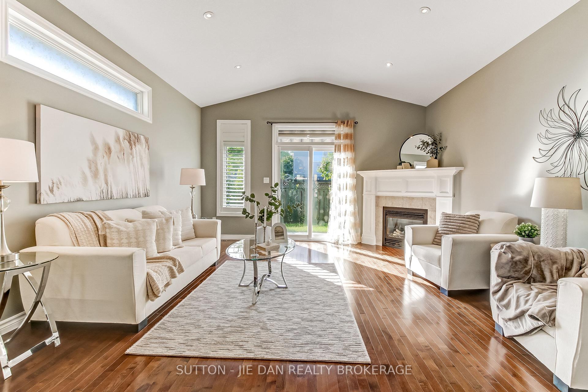 Photo 2 of 865 Cutross Avenue, London, North I — HOMEH