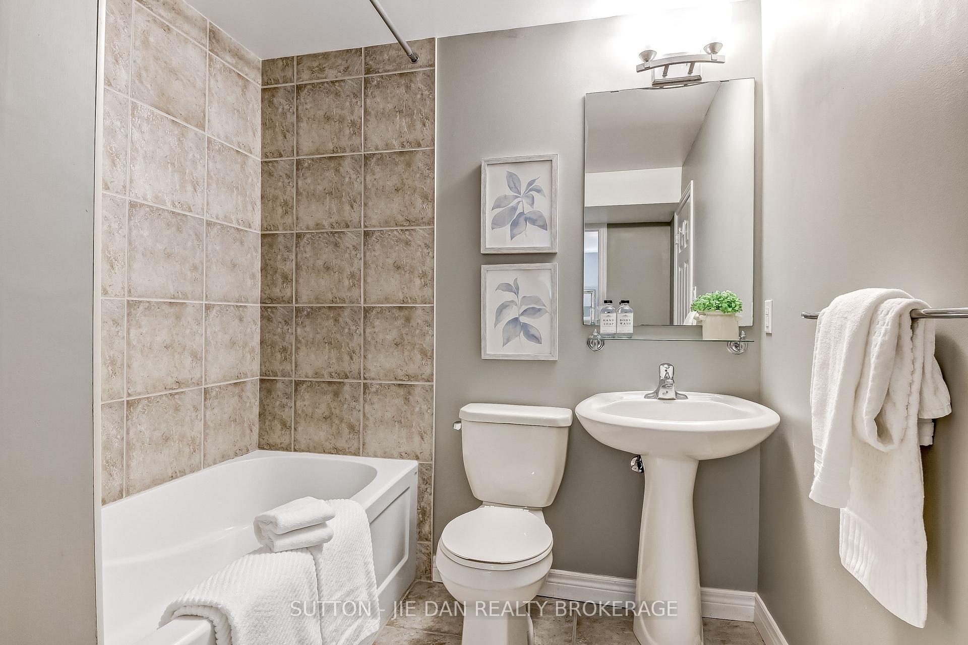 Photo 13 of 865 Cutross Avenue, London, North I — HOMEH
