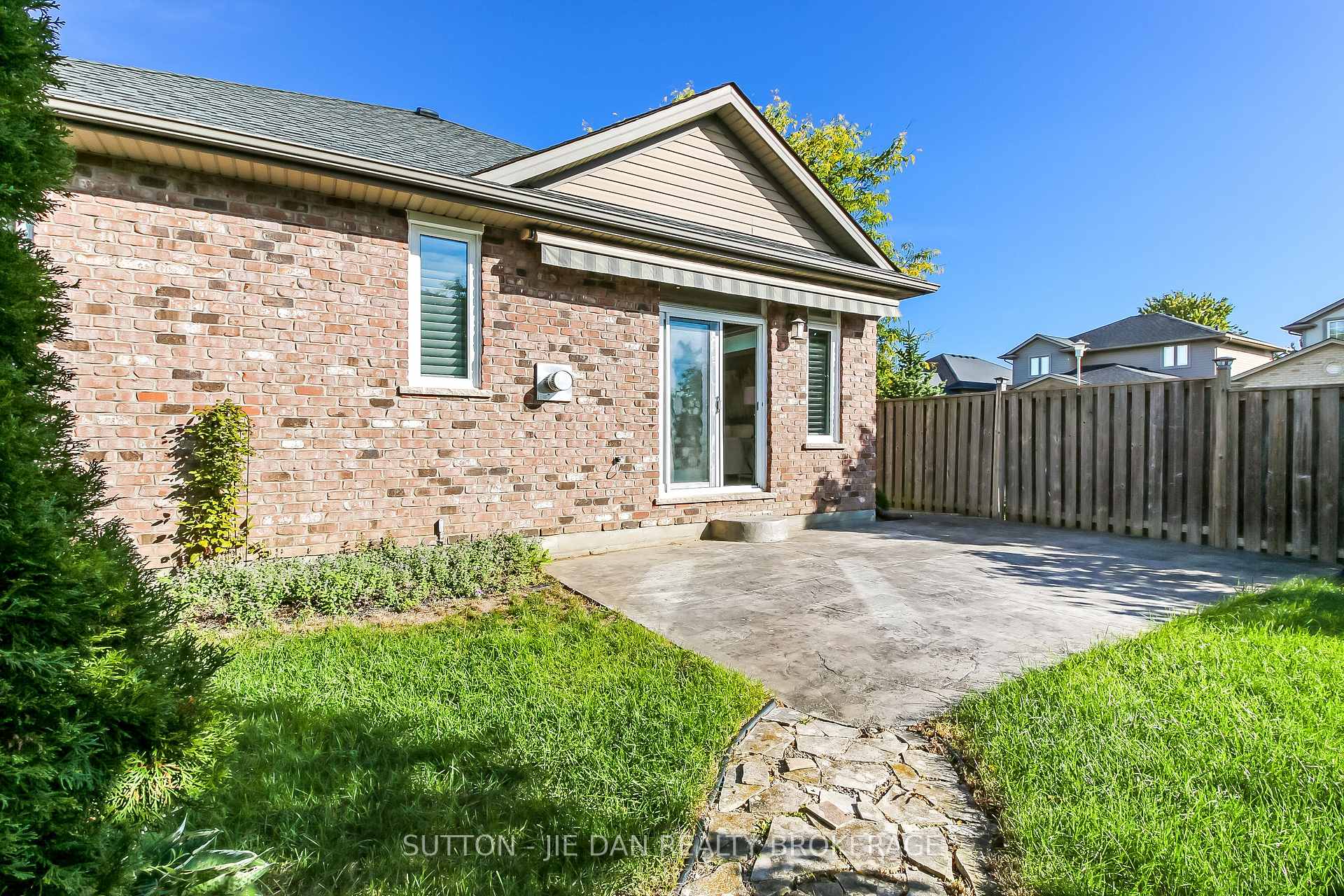 Photo 22 of 865 Cutross Avenue, London, North I — HOMEH