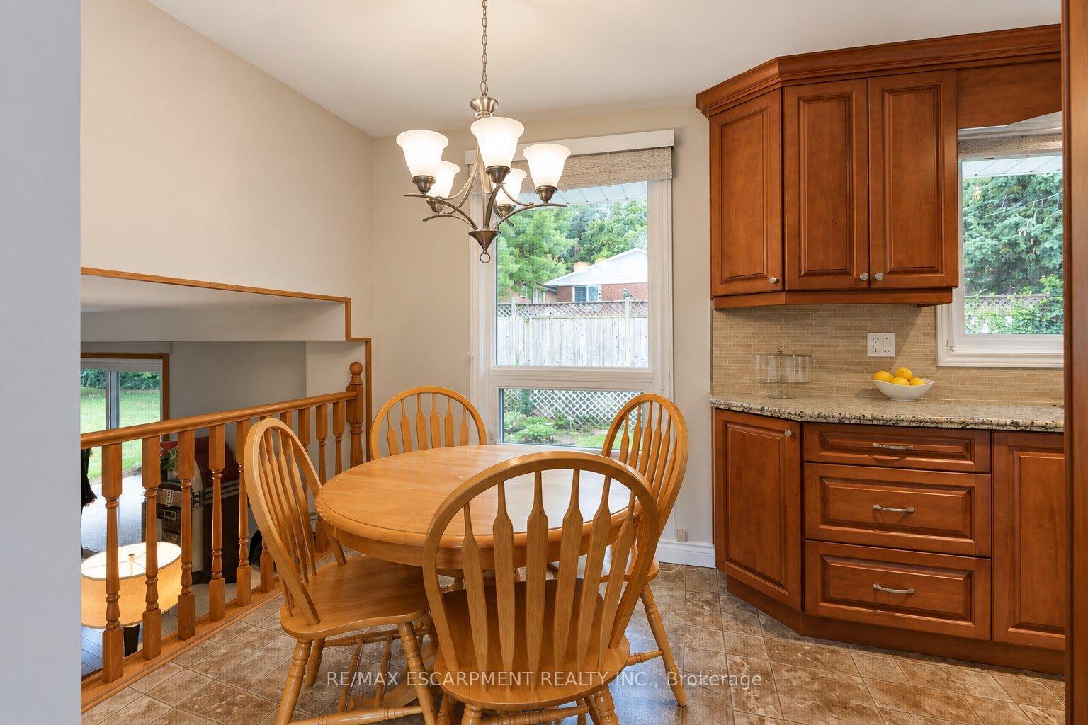 Photo 11 of 12 Brae Crest Drive, Hamilton, Stoney Creek — HOMEH