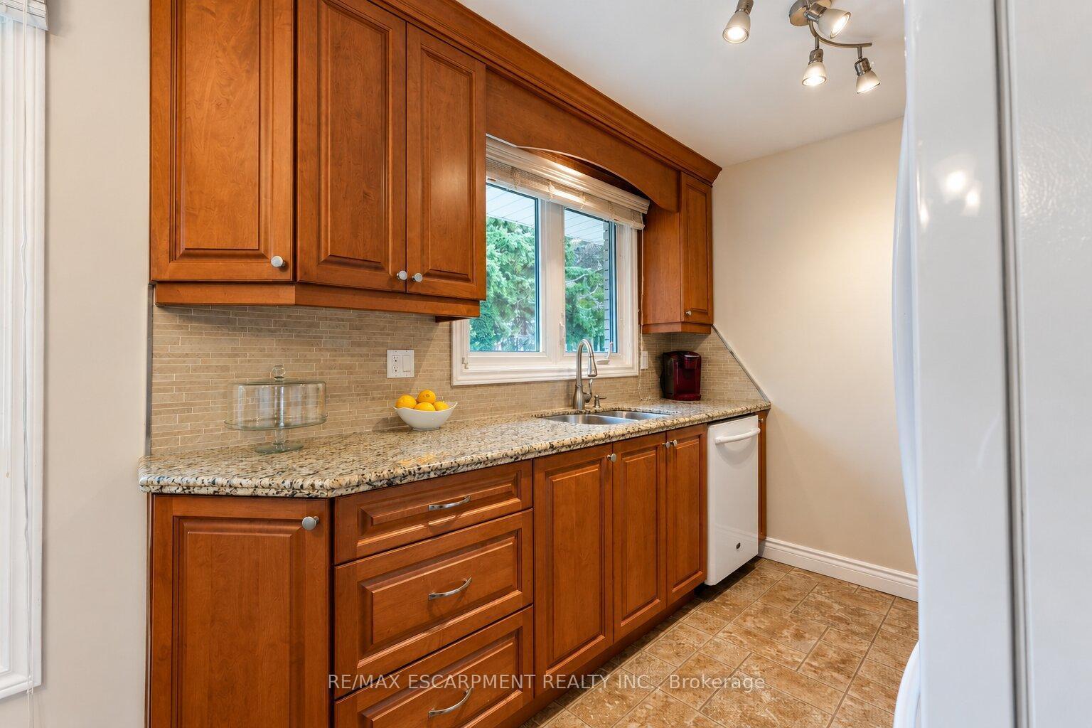 Photo 12 of 12 Brae Crest Drive, Hamilton, Stoney Creek — HOMEH