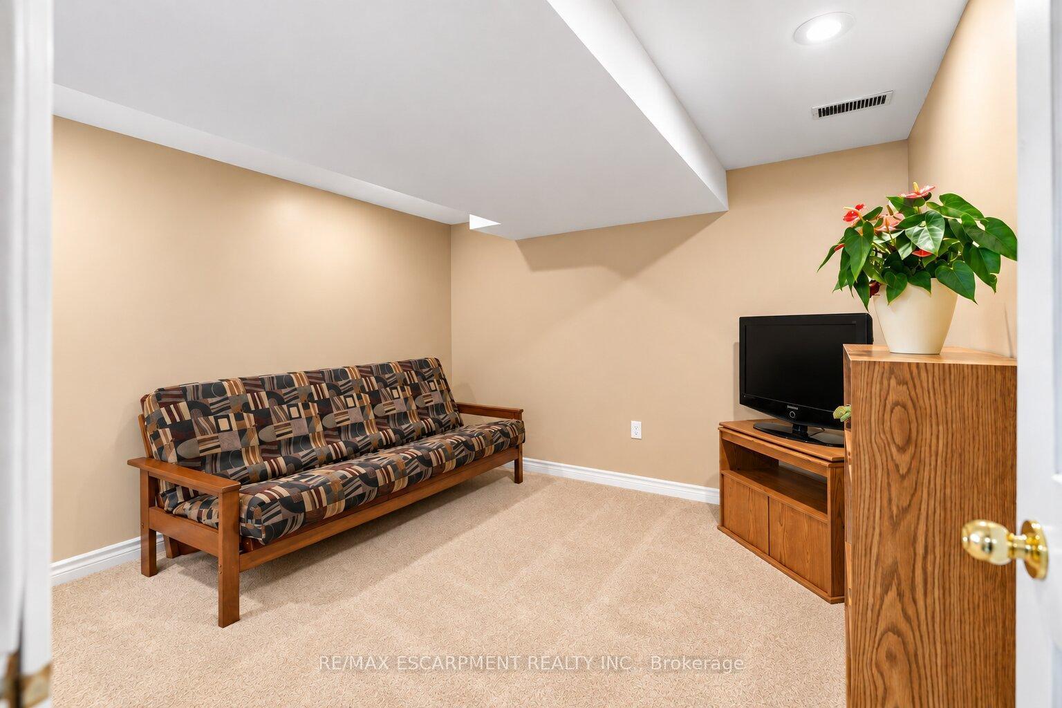 Photo 19 of 12 Brae Crest Drive, Hamilton, Stoney Creek — HOMEH
