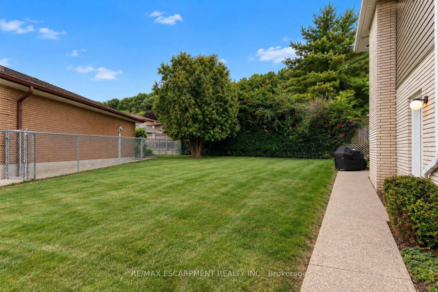Photo 22 of 12 Brae Crest Drive, Hamilton, Stoney Creek — HOMEH