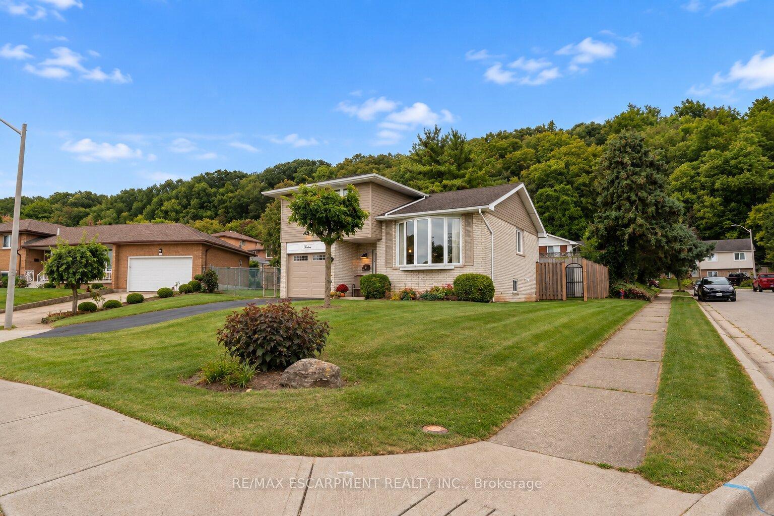 Photo 25 of 12 Brae Crest Drive, Hamilton, Stoney Creek — HOMEH