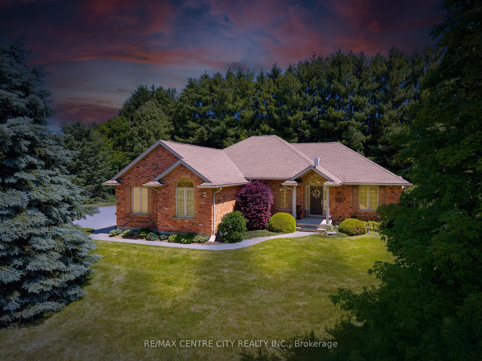 Photo 2 of 61 Aberdeen Drive, Middlesex Centre, Coldstream — HOMEH
