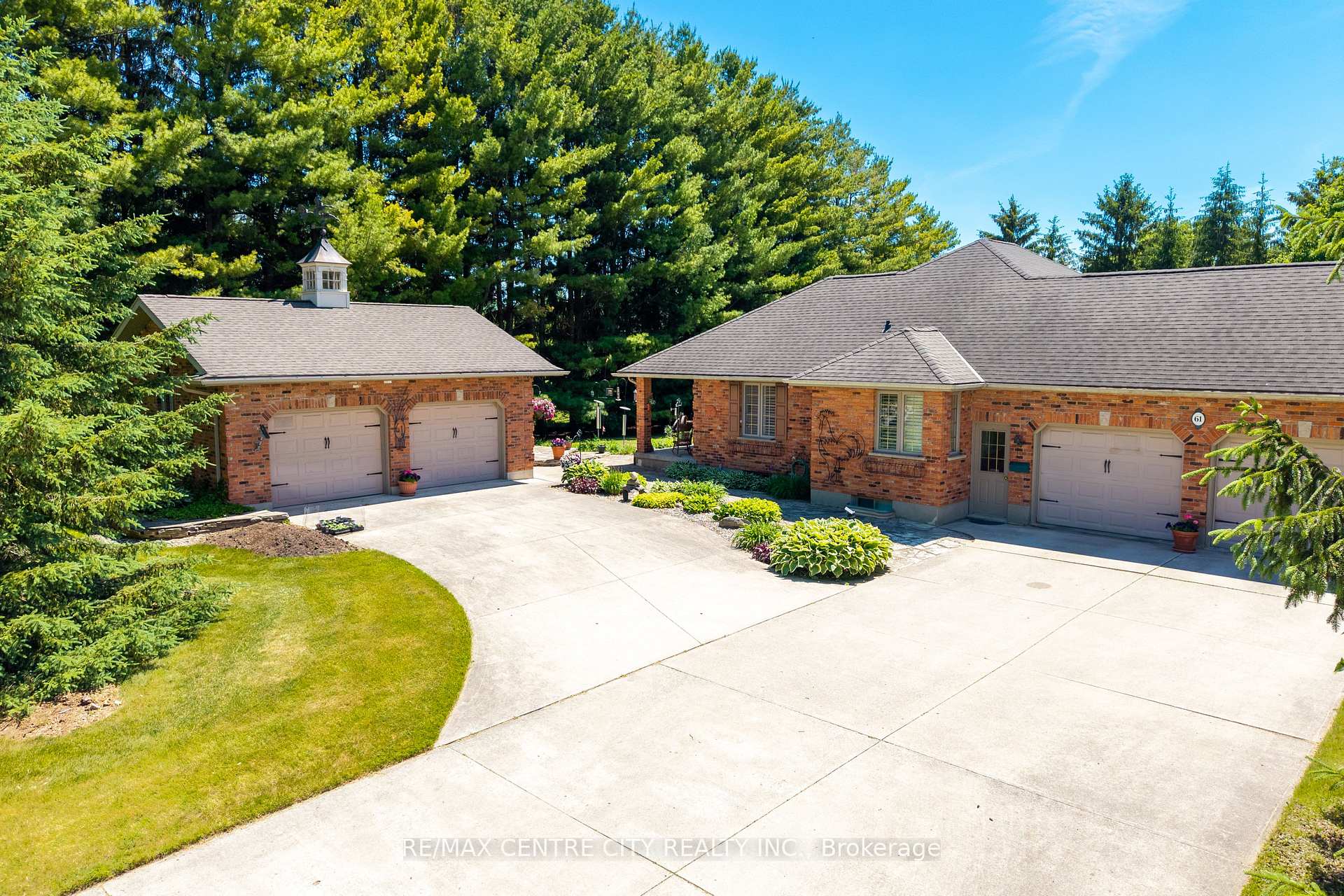 Photo 4 of 61 Aberdeen Drive, Middlesex Centre, Coldstream — HOMEH