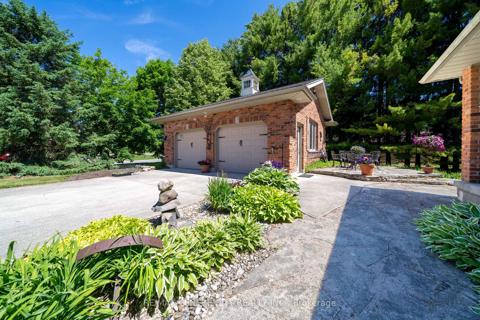 Photo 5 of 61 Aberdeen Drive, Middlesex Centre, Coldstream — HOMEH