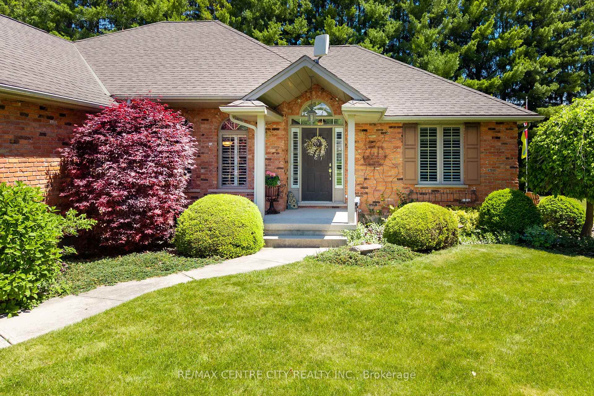 Photo 6 of 61 Aberdeen Drive, Middlesex Centre, Coldstream — HOMEH