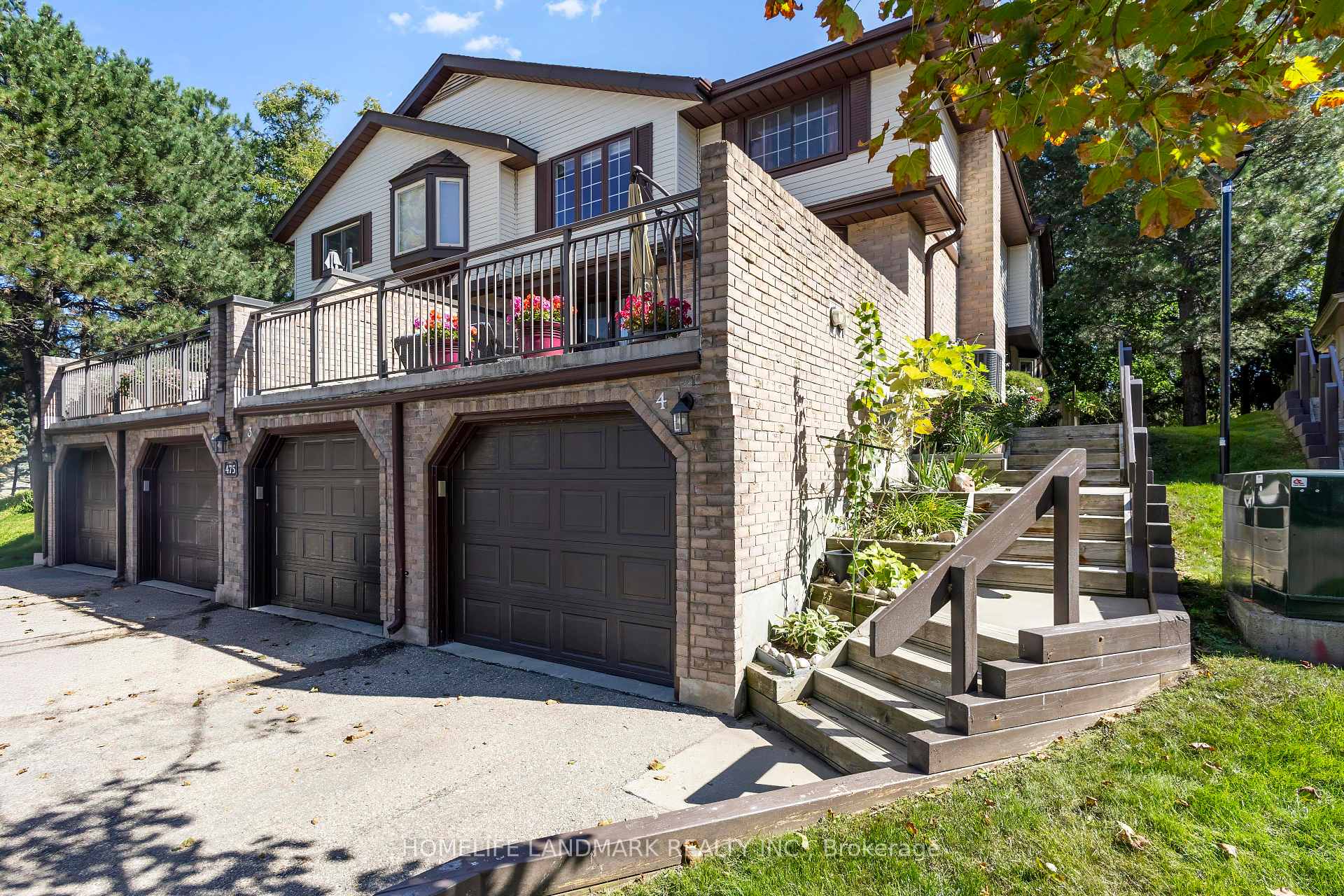 Photo 3 of Unit 4, 475 Beechwood Drive, Waterloo, Beechwood West — HOMEH