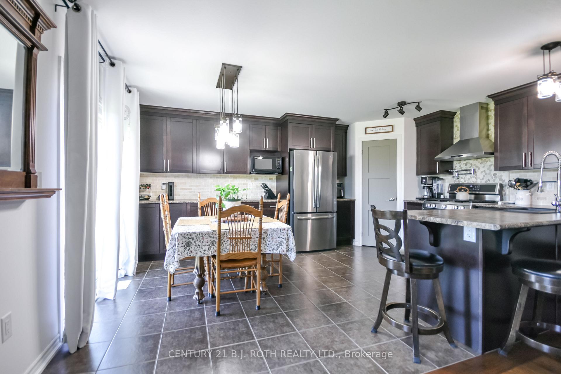 Photo 8 of 20 Keyzer Drive, Oro-Medonte, Warminster — HOMEH