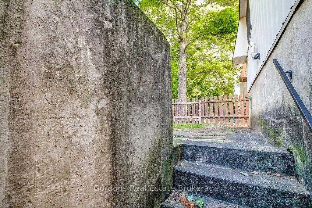 Photo 5 of 772 Greg Drive, Burlington, Shoreacres — HOMEH