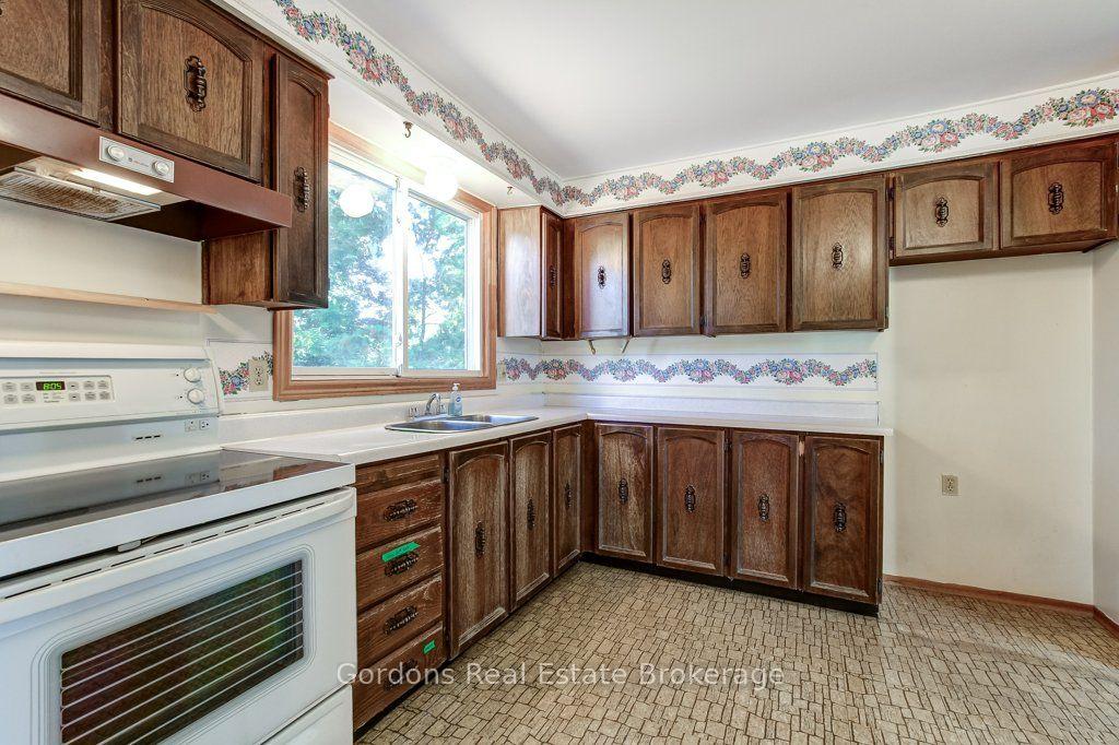 Photo 22 of 772 Greg Drive, Burlington, Shoreacres — HOMEH