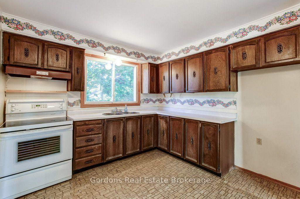 Photo 23 of 772 Greg Drive, Burlington, Shoreacres — HOMEH