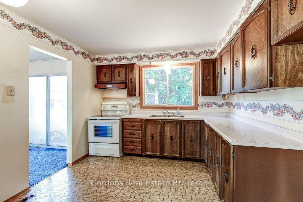 Photo 24 of 772 Greg Drive, Burlington, Shoreacres — HOMEH