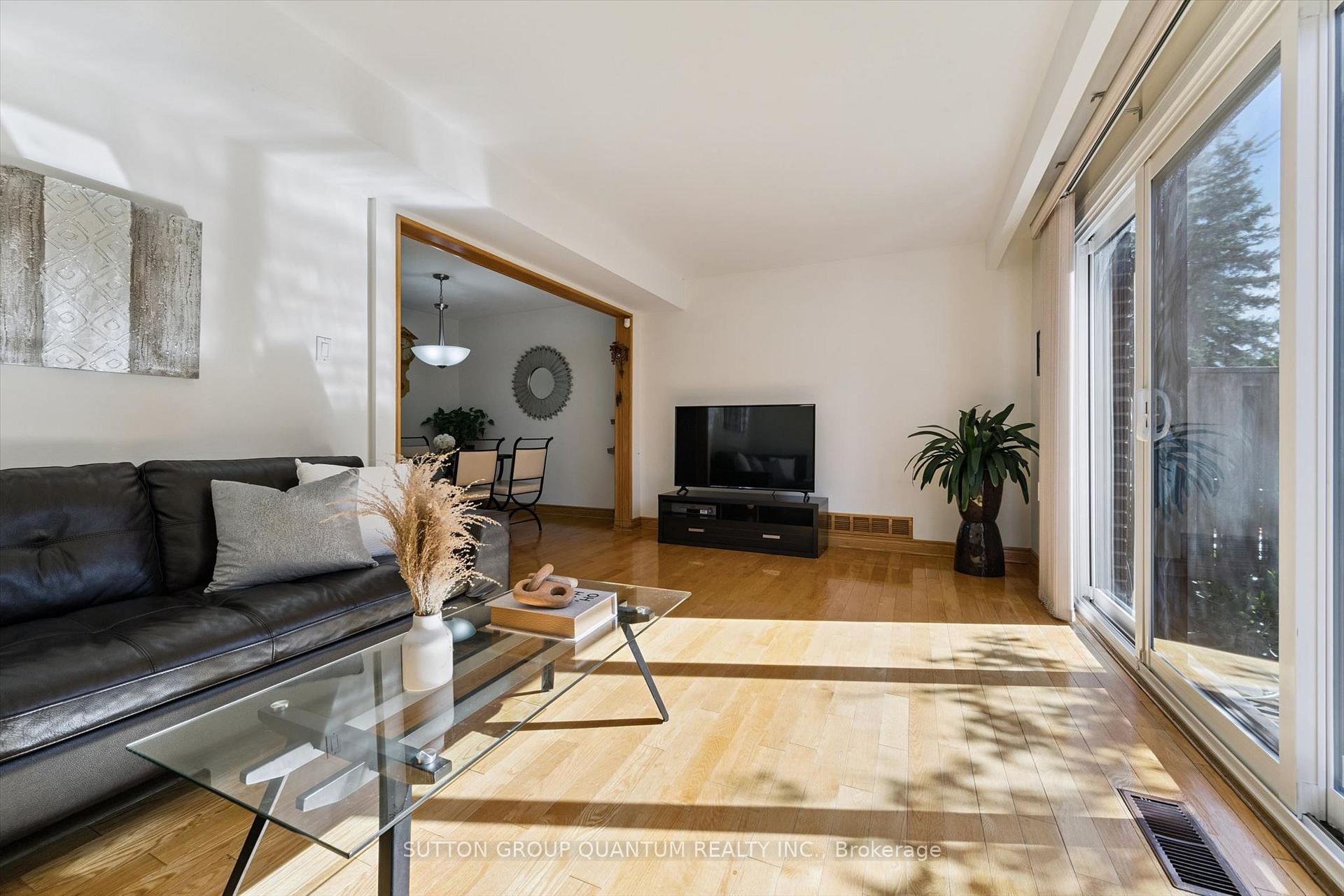 Photo 5 of Unit 32, 13 Burnt Meadoway, North York, Hillcrest Village — HOMEH