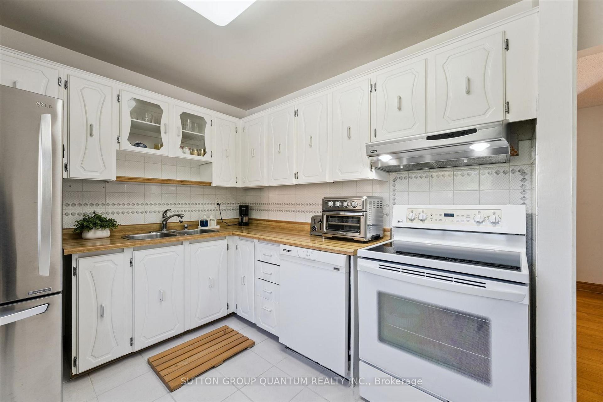Photo 8 of Unit 32, 13 Burnt Meadoway, North York, Hillcrest Village — HOMEH