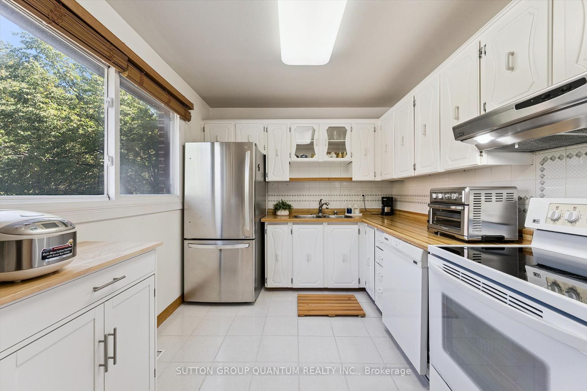 Photo 10 of Unit 32, 13 Burnt Meadoway, North York, Hillcrest Village — HOMEH